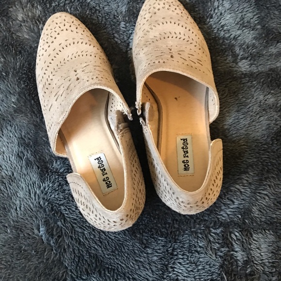Not rated cut out booties 7.5 tan - Picture 2 of 2